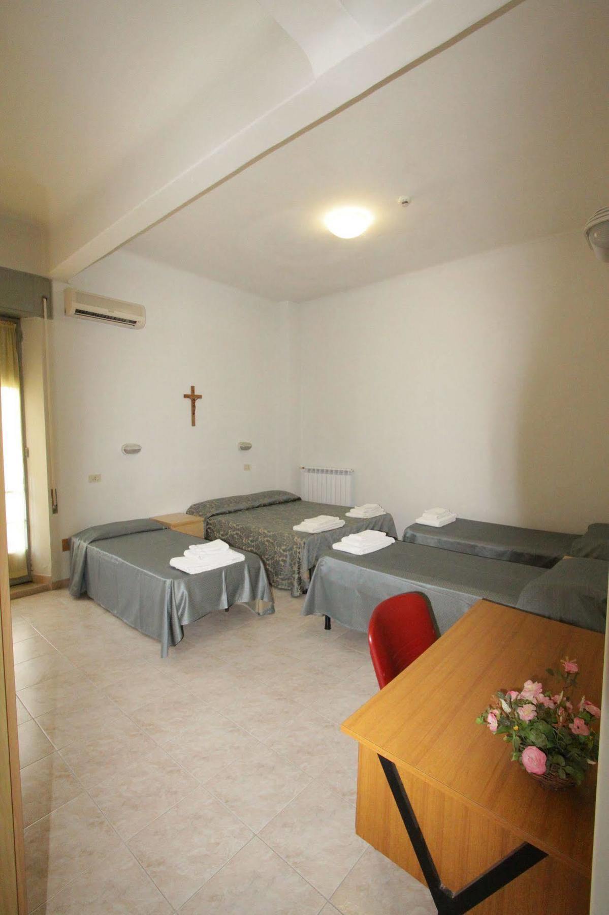 Casa Per Ferie Margherita Diomira Hotel Roma Exterior foto